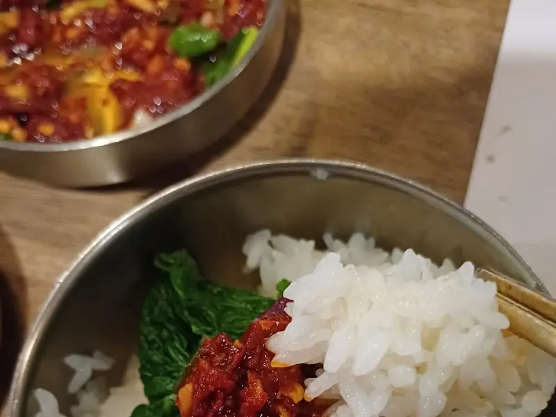 육회 비빔밥 근접샷