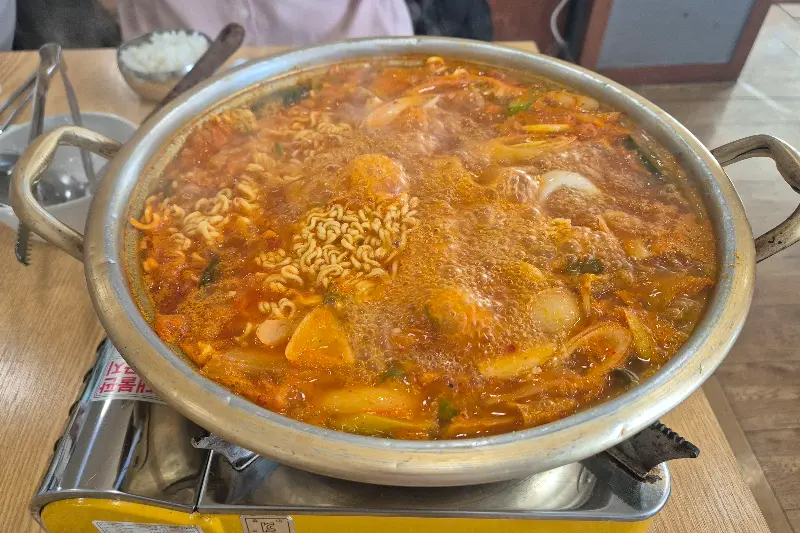 얼큰한 김치찌개