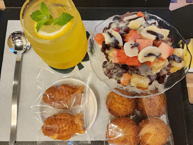 유자 스무디와 빵