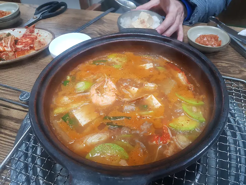 해산물이 듬뿍 들어간 해물된장찌개