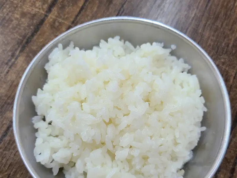 윤기가 흐르는 밥