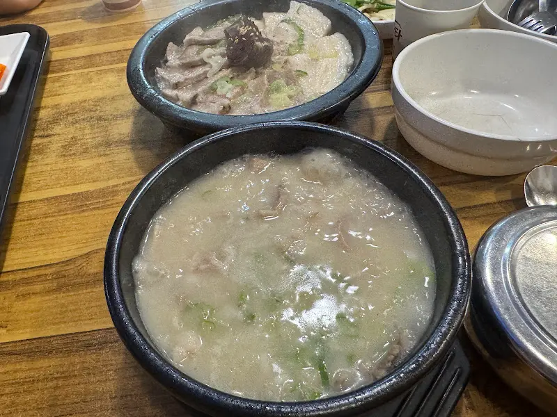 깔끔하게 비워낸 뚝배기