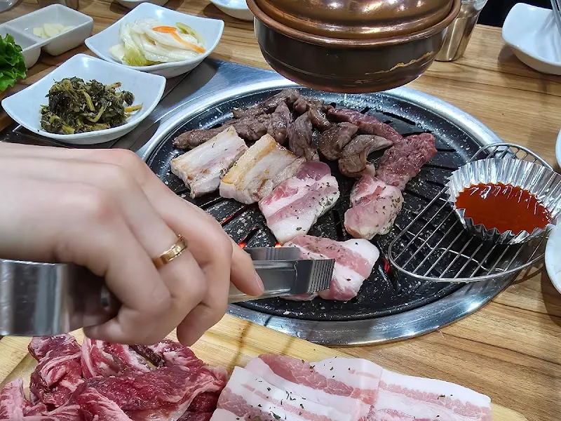 뒷고기를 굽는 모습