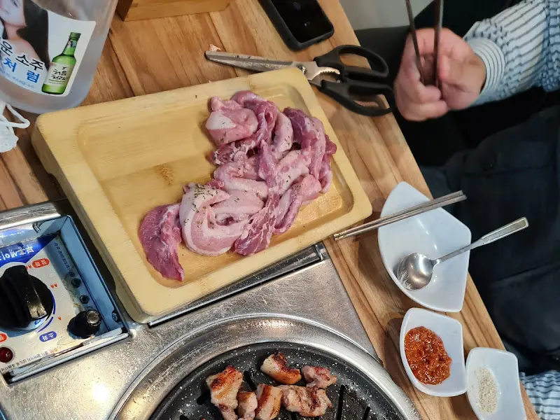 노릇노릇 구워지는 뒷고기