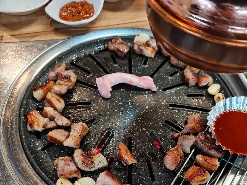 불판 위의 뒷고기