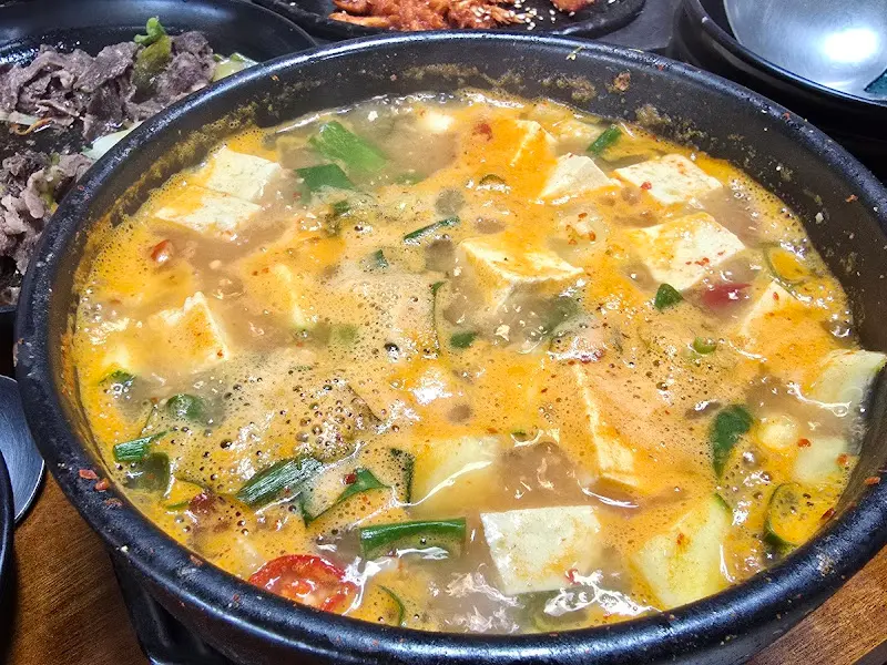 보글보글 끓는 된장찌개