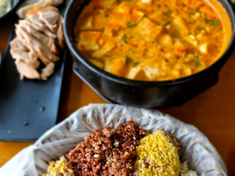오곡밥과 수육, 된장찌개의 조화