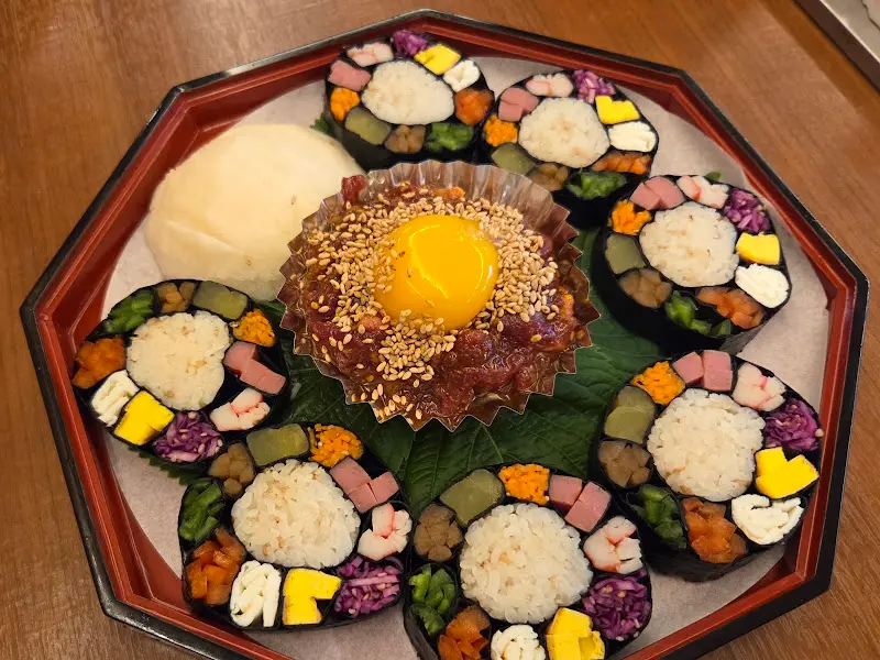 전주는 전주다 보석육회김밥