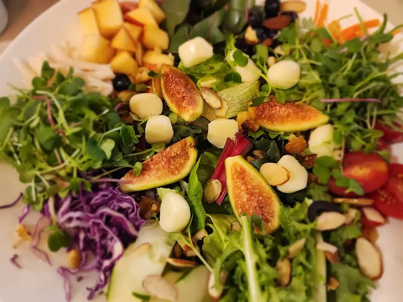 샐러드 상세 샷