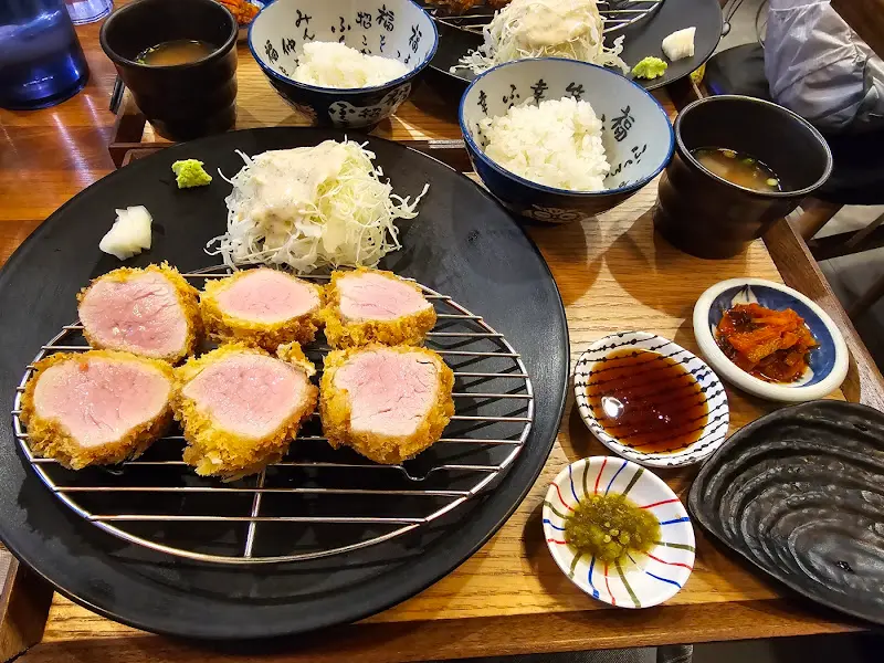 카츠오모이 한상차림 2