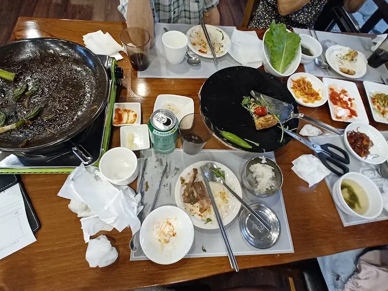 푸짐하게 차려진 한 상