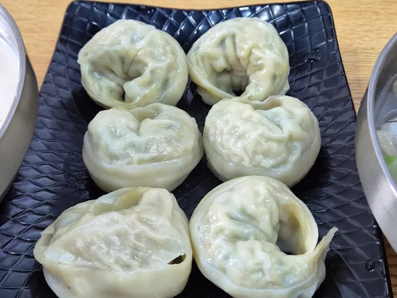 윤기 좔좔 만두