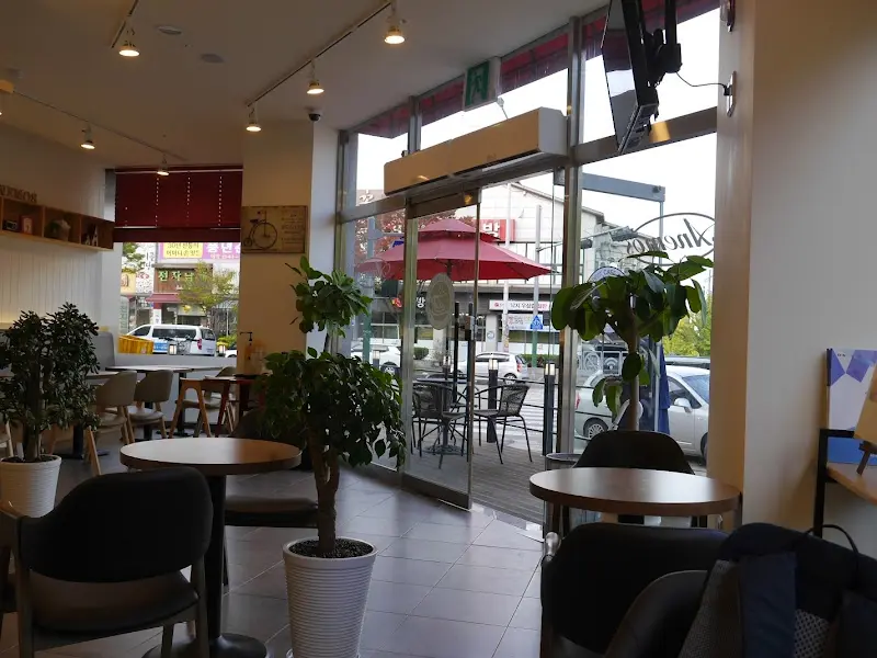 카페 내부 테이블