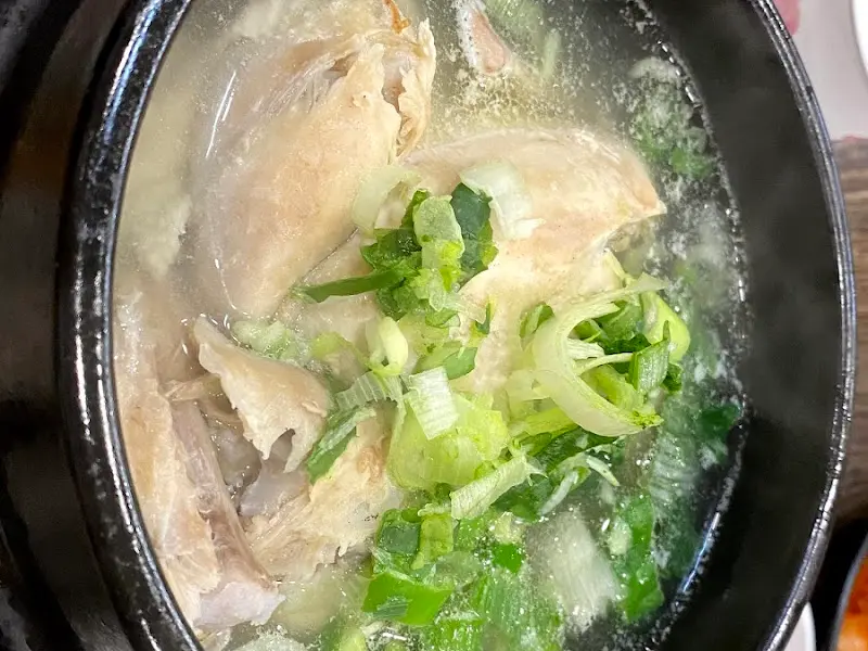 파가 듬뿍 올라간 삼계탕