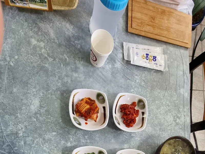 영호골식당 상차림 전체 모습