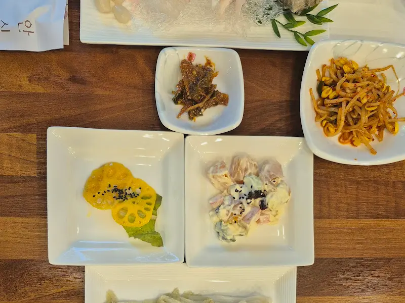 다양한 밑반찬들