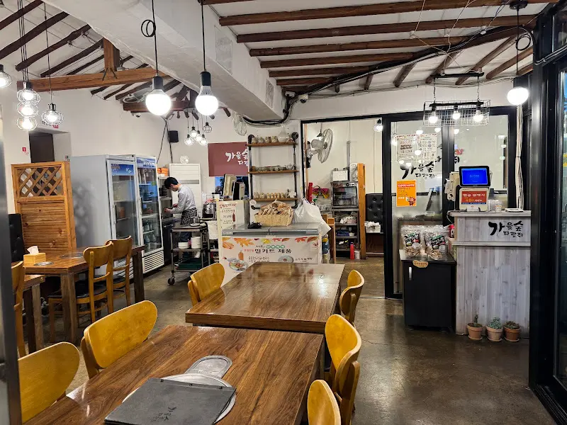 가을숲다람쥐의 아늑한 내부 전경