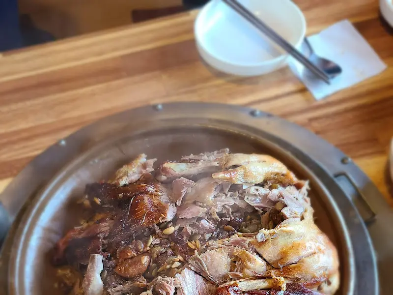 깔끔하게 정돈된 테이블