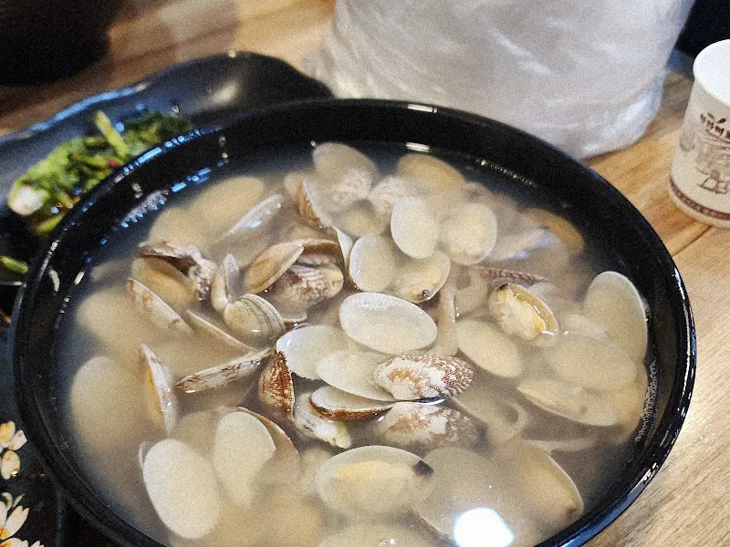 바지락이 가득 들어간 칼국수