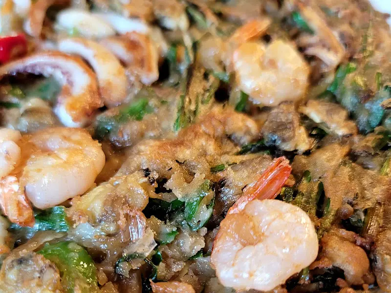 해물부추전 속 해물의 모습