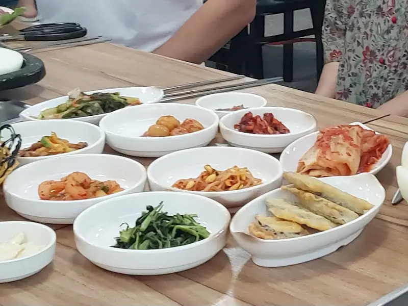 다양한 밑반찬들