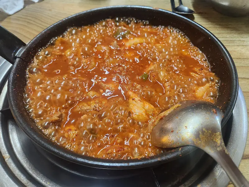 보글보글 끓는 돼지찌개