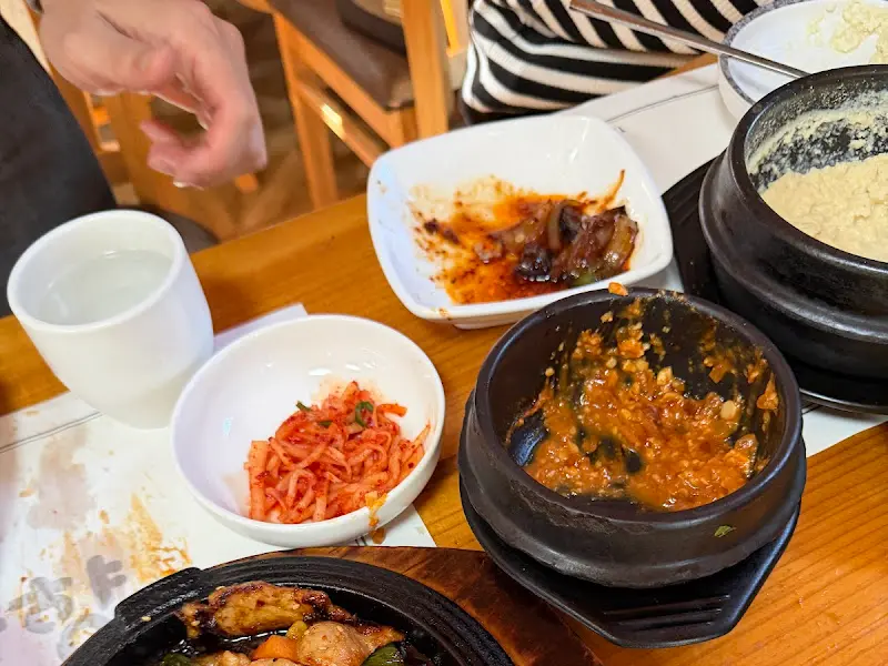 깨끗하게 비워진 그릇