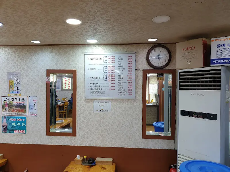 넓고 깔끔한 가게 내부