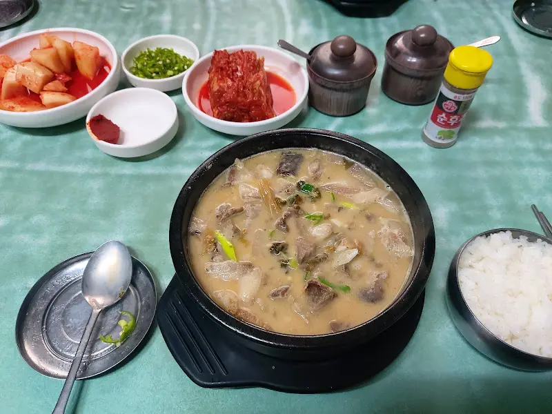 곰탕식 순대국밥 한상차림