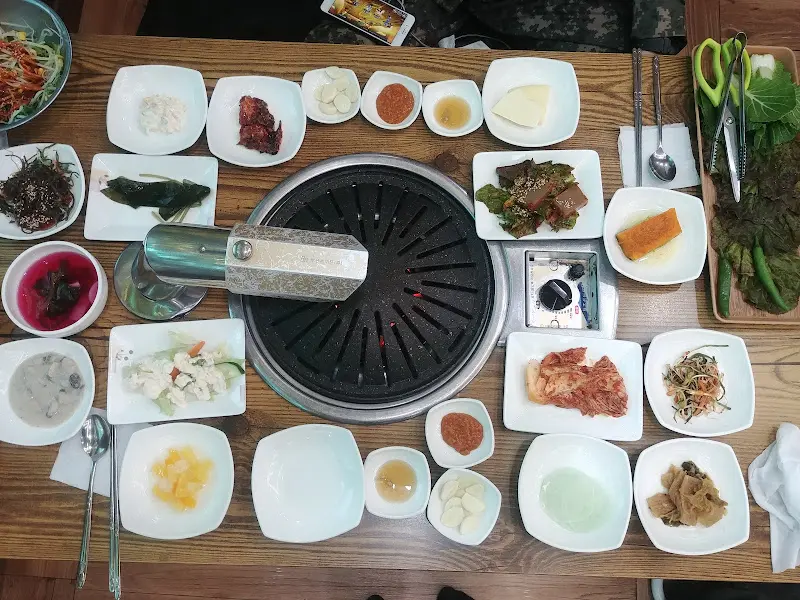 수라청의 푸짐한 밑반찬