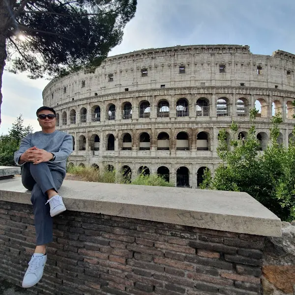 콜로세움 앞에서 찍은 사진