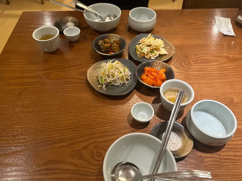 정갈하게 차려진 밑반찬