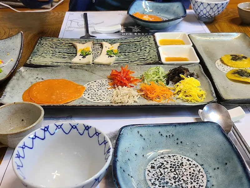 다채로운 반찬들