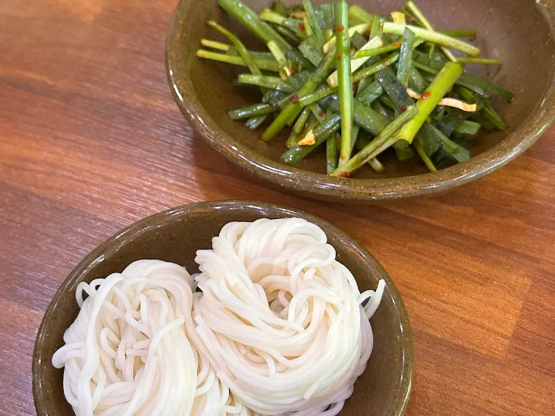 소면과 부추, 국밥에 넣어 먹으면 또 다른 맛