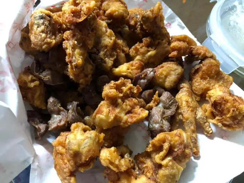 서비스로 제공되는 닭발, 닭똥집 튀김