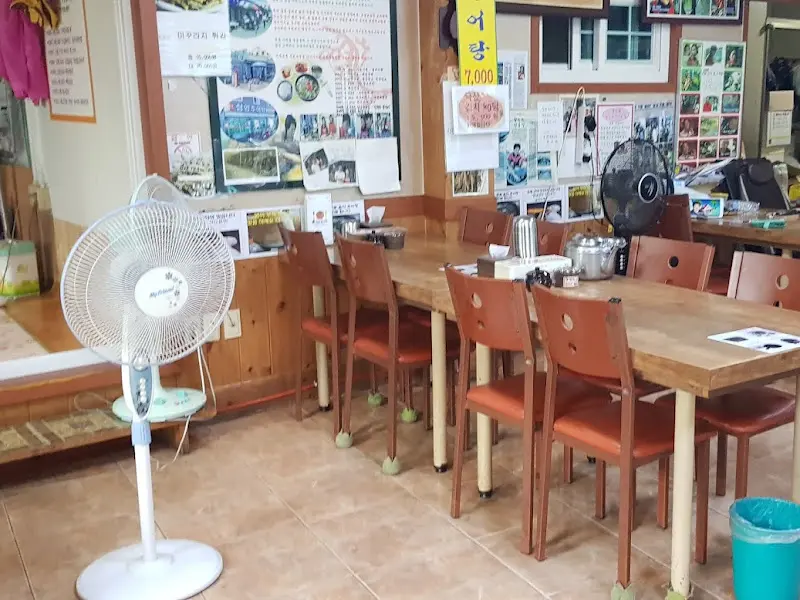 식당 내부 테이블