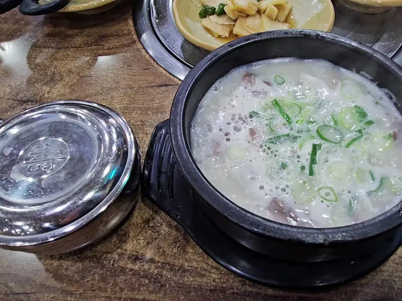 뚝배기에 담긴 설렁탕