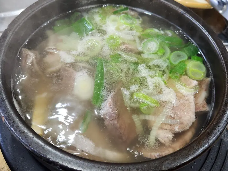 양지 고기가 듬뿍 들어간 설렁탕