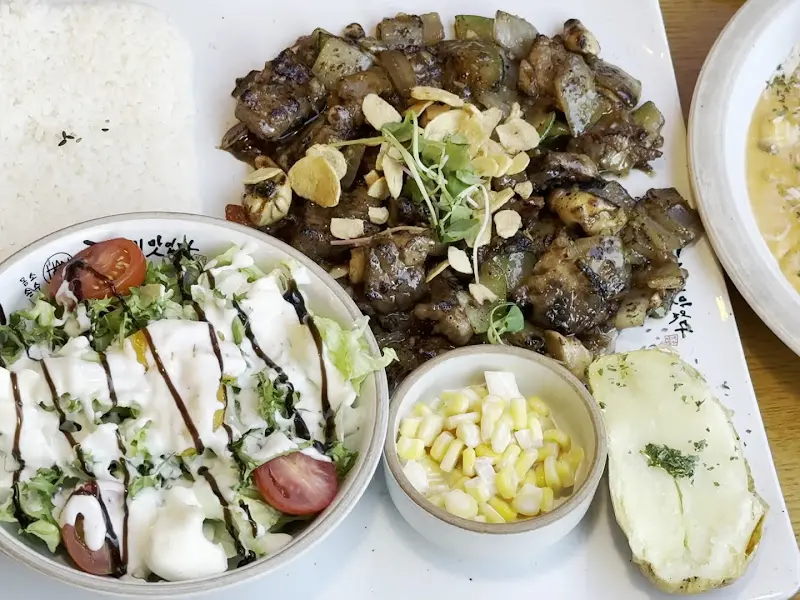 갈릭 목살 찹스테이크