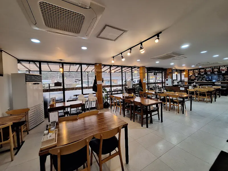 달성면옥 내부 테이블