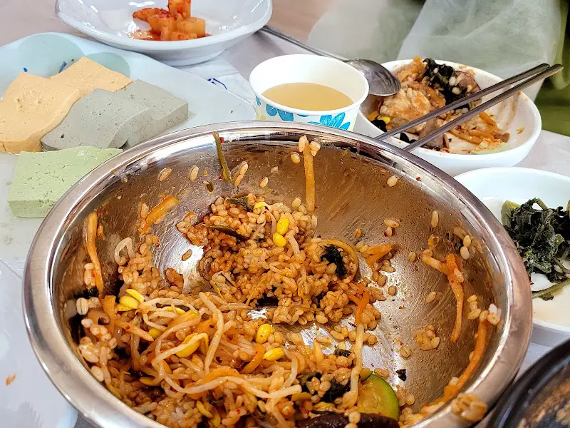맛있게 비벼진 비빔밥
