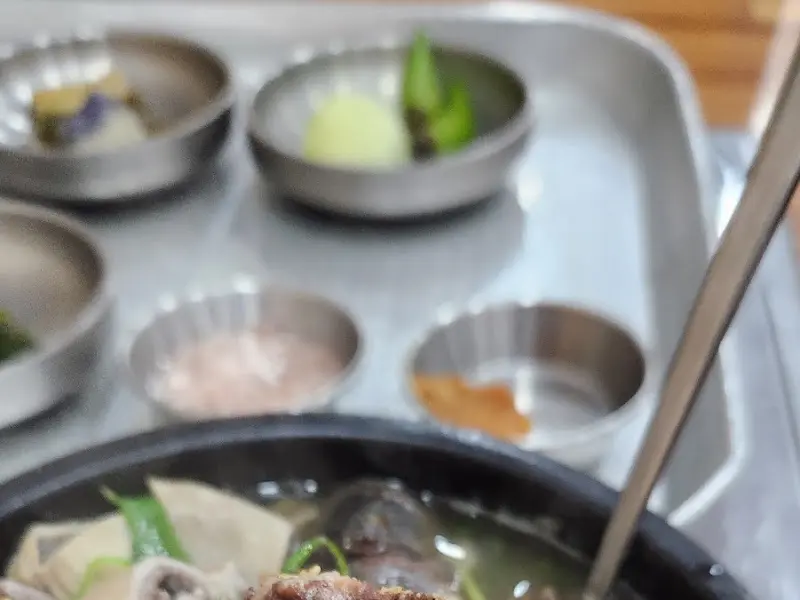 특모듬국밥과 밑반찬