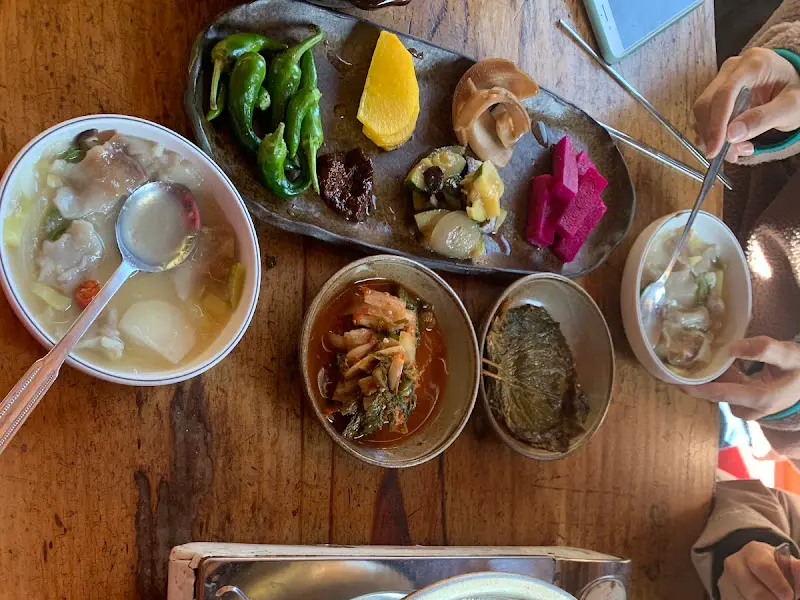 푸짐하게 차려진 한 상