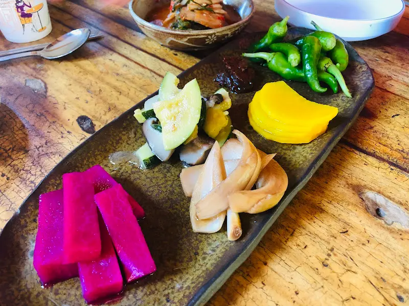 다양한 종류의 밑반찬