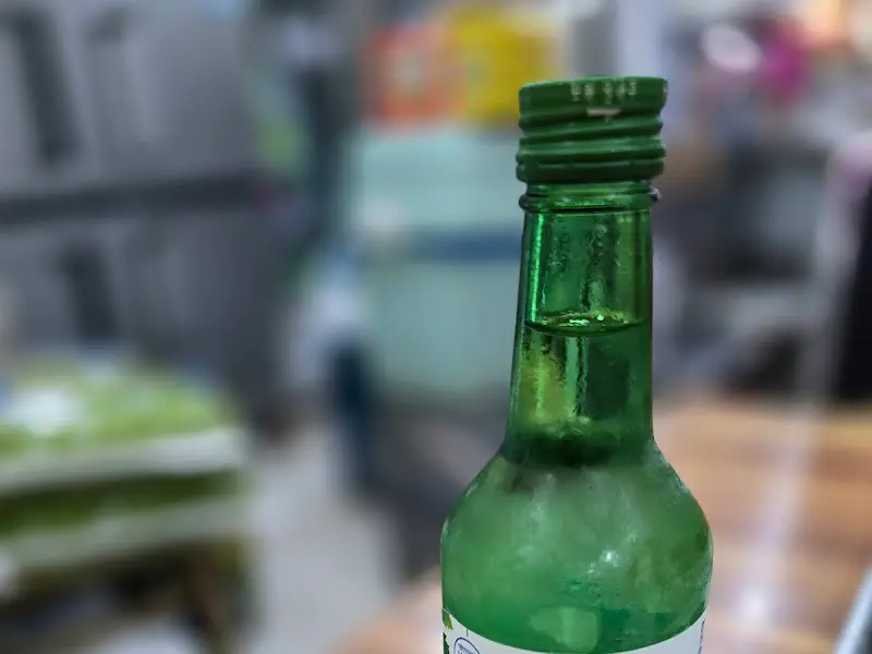 시원한 초록색 소주병