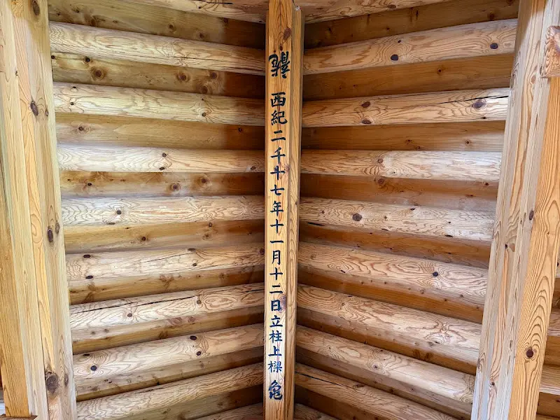 한옥의 아름다움이 담긴 나무 기둥