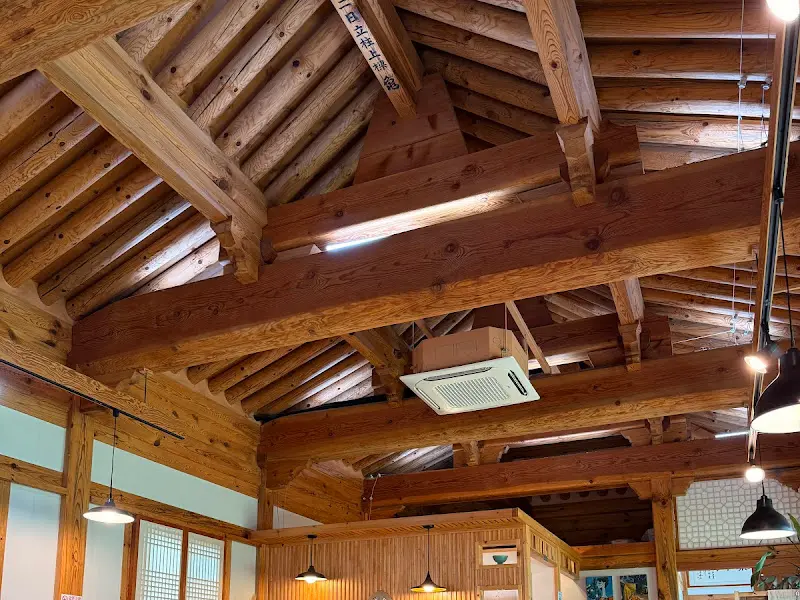 한옥 내부의 아름다운 천장