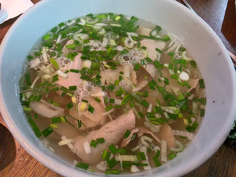 맑은 국물의 돼지국밥