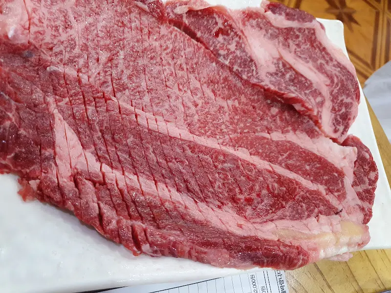 선명한 마블링의 꽃등심