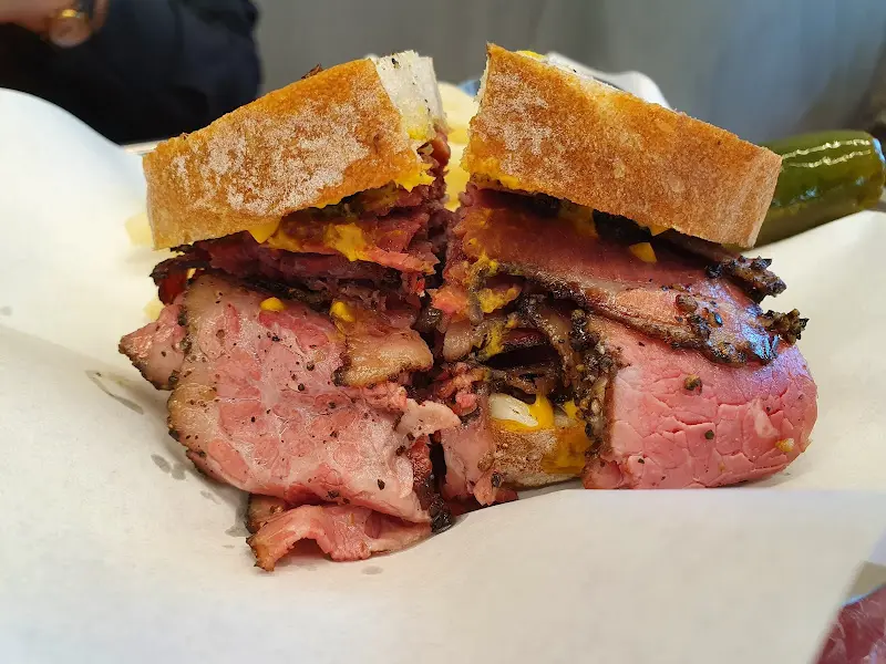 루벤 샌드위치 단면